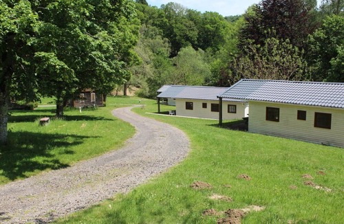 Correze Ski Chalet | ZEcamping 3 étoiles animaux acceptés piscine chauffée et épicerie