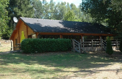 Correze Ski Chalet | ZEcamping 3 étoiles piscine chiens acceptés mobil-home 4 pers