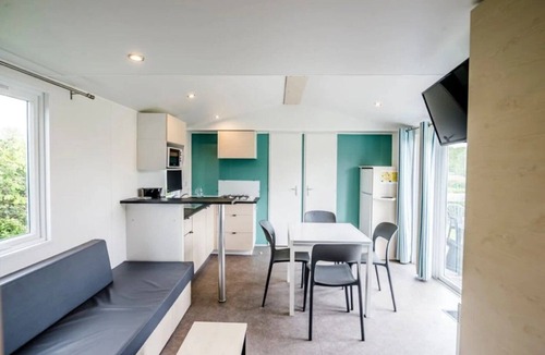 Pressignac House | ZEcamping 4 étoiles piscine couverte piscine chauffée locatif TV 40m2