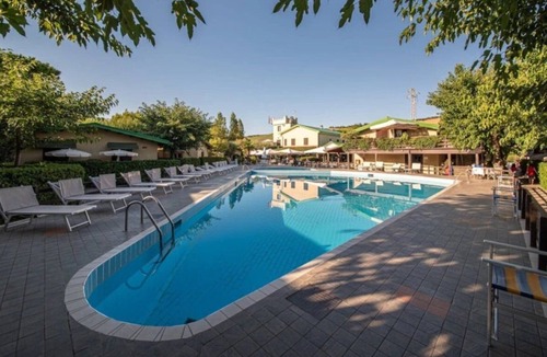 Pineto House | ZEcamping 4 étoiles piscine animaux acceptés mobil-home TV clim 16m2 2 pers