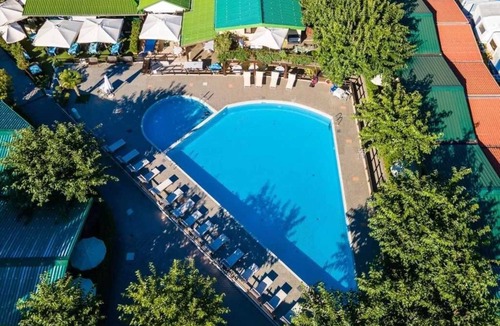 Pineto House | ZEcamping 4* animé pataugeoire dog friendly locatif TV clim 6 pers