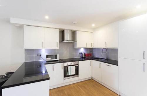 Lancaster Gate Apartment | Zone 1 Modern 2 Bed 2 Bath Apt with outdoor space Hyde park