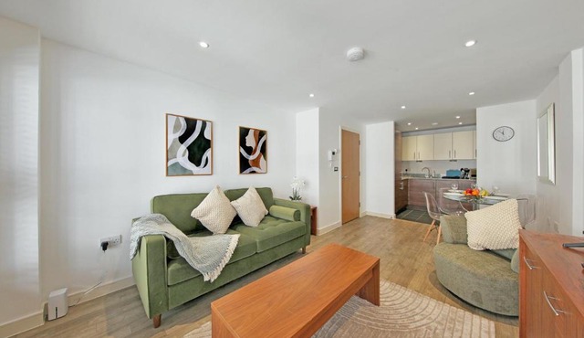 1 & 2 Executive Apartments next to Liverpool Street FREE WIFI by City Stay Aparts London