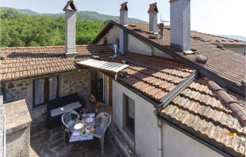 1 Bedroom Awesome Apartment In Casoli Lu