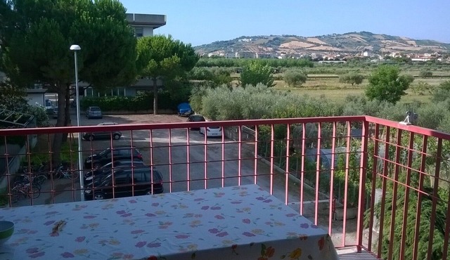 100 meters from the sea in the name of family relaxation .