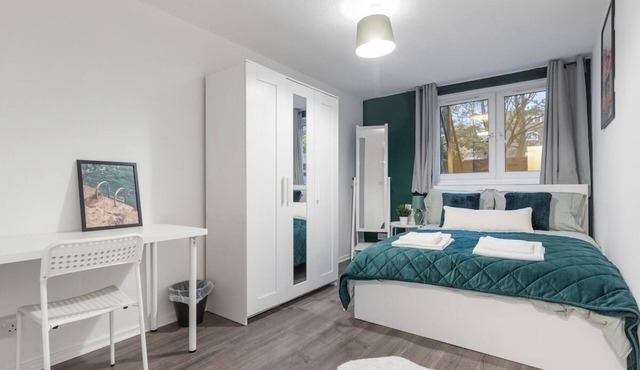 15 Mins to Central LDN | Spacious Home | Sleeps 8