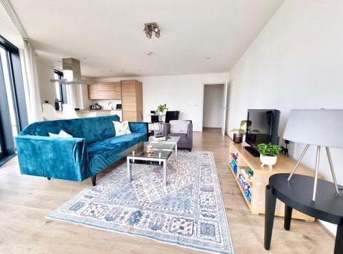 2-Bed 2-Bath Luxury Apartment, next to Stratford Station