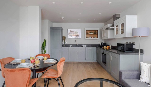 2-bed Apartment · Farringdon · Lift · Sleeps 6