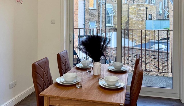 2 Bed Apartment - Sleeps 4, Balcony, Pets Ok