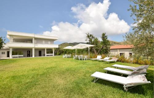 2 Bedroom Stunning Apartment In Castellabate