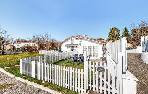2 Bedroom Stunning Home In Oradour-Fanais