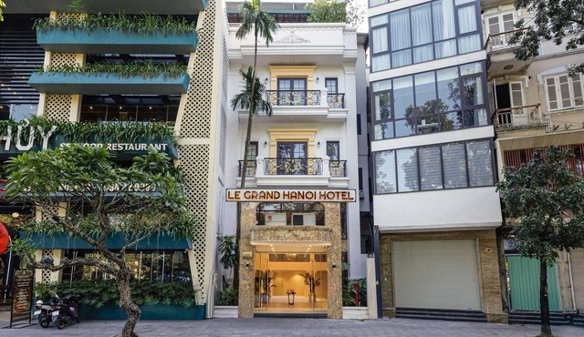 2-Person Modern Stay | Near Hanoi’s Central Park