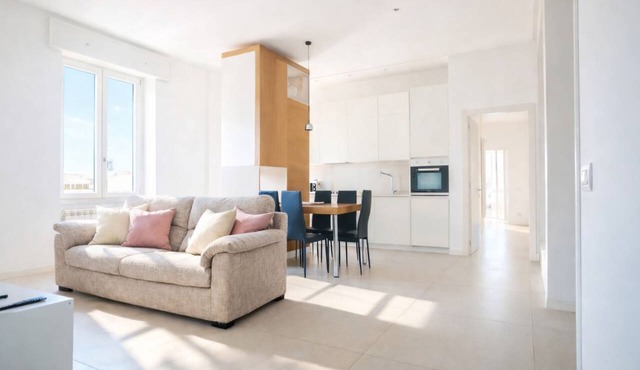 3-Bedroom Apartment 2 Bathrooms 10 meters Vomero