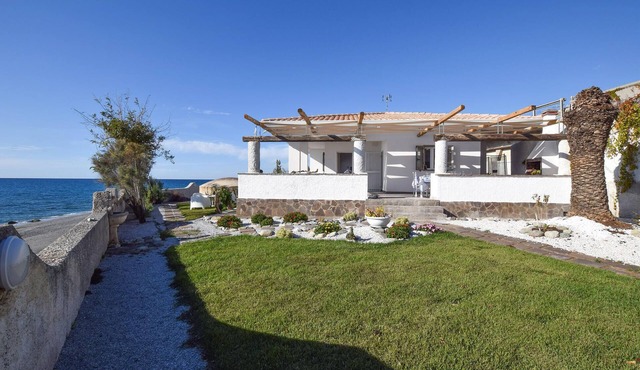 3 bedroom lovely home in Gizzeria Lido