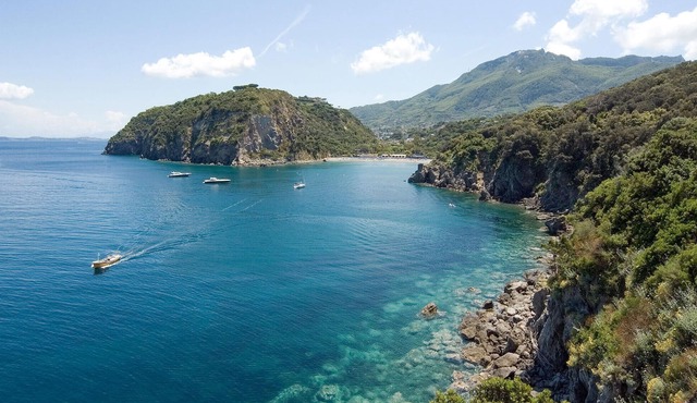 4 bedroom nice home in Ischia