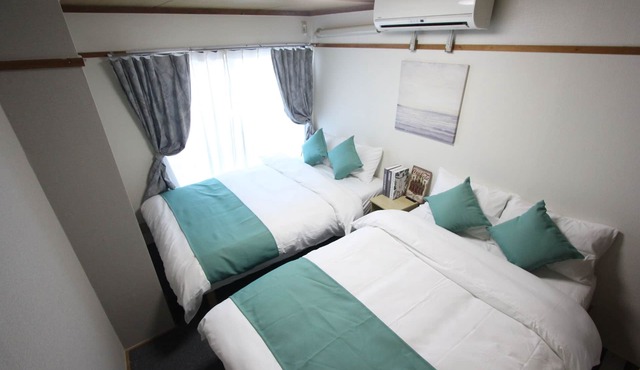 4 min to IKEBUKURO by train, keep luggage ok, Wi-Fi available