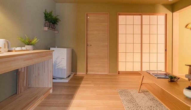 5 minutes walk from JR Osaka Loop Line station! 2 bathrooms & 4LDK & full renovation! 7 minutes to Namba! Directly to Umeda and Tennoji!