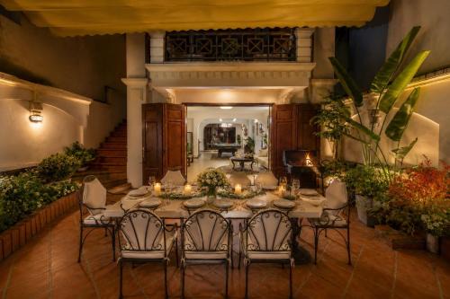6BR Family Villa with Jacuzzi near West Lake
