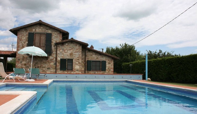 8 people villa with private pool and garden, situated near Castiglione del Lago. One of the ground f