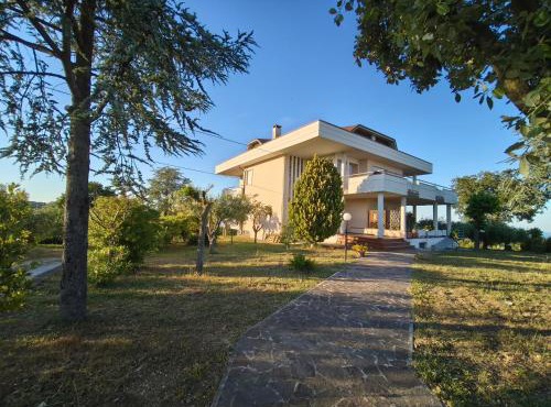 A CASA DI FINA tra mare e collina