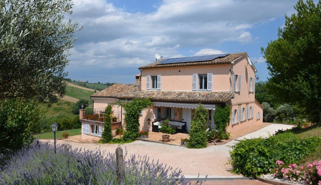 Absolute tranquility in the hills of Le Marche