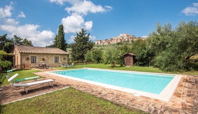 Agriturismo 'Villa Agriturismo Il Pratone' with Mountain View, Private Pool and Wi-Fi