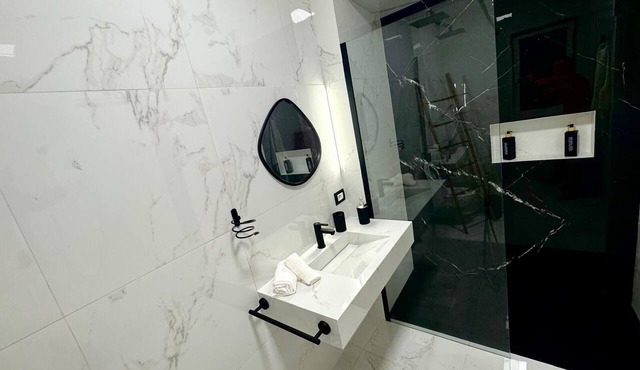 AIRPORT LUXURY RESIDENCES: ELEGANCE AND RELAXATION JUST A STONE'S THROW FROM THE AIRPORT AND THE SEA