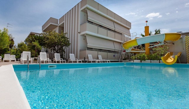Alba Adriatica: Poolside Escape