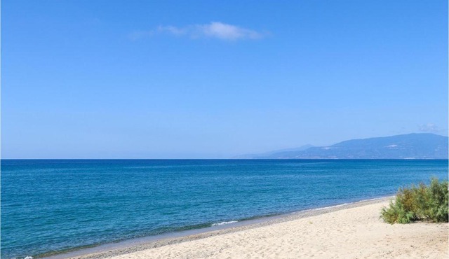 Amazing apartment in Porto Salvo with 2 Bedrooms