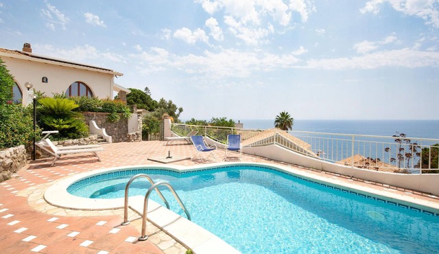 Amazing home in Staletti with WiFi