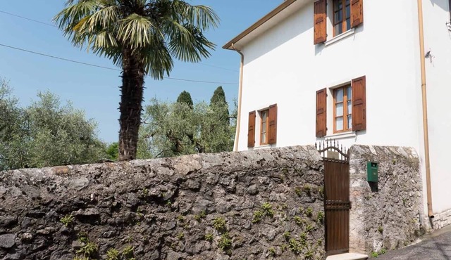 Ancient dwelling in a period village for a complete relaxation, between Lake Garda and Baldo