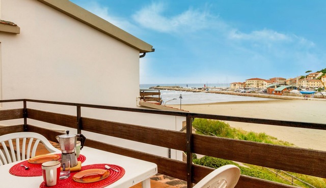 Apartment 'Appartamento Vista Mare Castiglione' with Sea View and Balcony