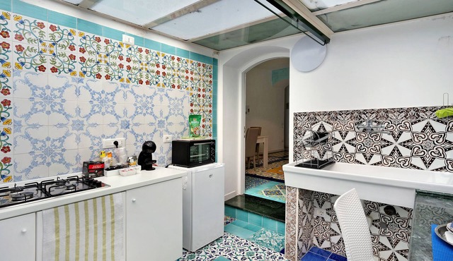 Apartment 'Appartamento Menelao' with Balcony, Wi-Fi and Air Conditioning