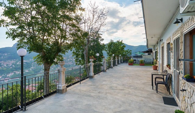 Apartment 'Bella Veduta Sun' with Balcony, Sea and Mountain View