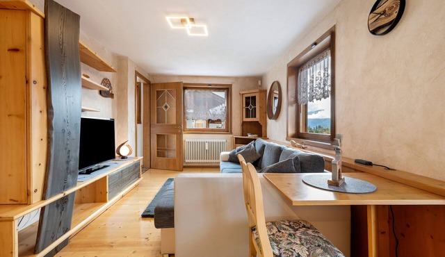 Apartment 'Casa Elisabeth' with Mountain View, Shared Garden and Balcony