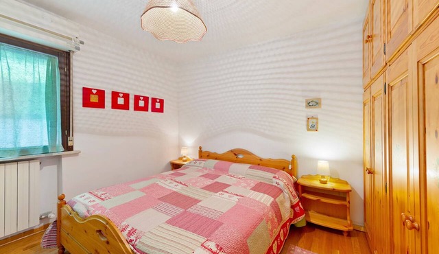 Apartment 'Casa Fiori a Vinigo' with Mountain View and Balcony
