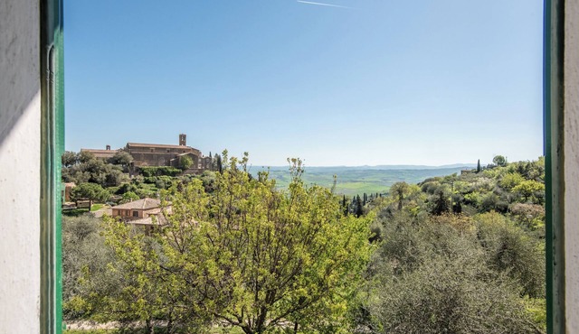 Apartment 'Casa Francesca' with Hills View & Courtyard
