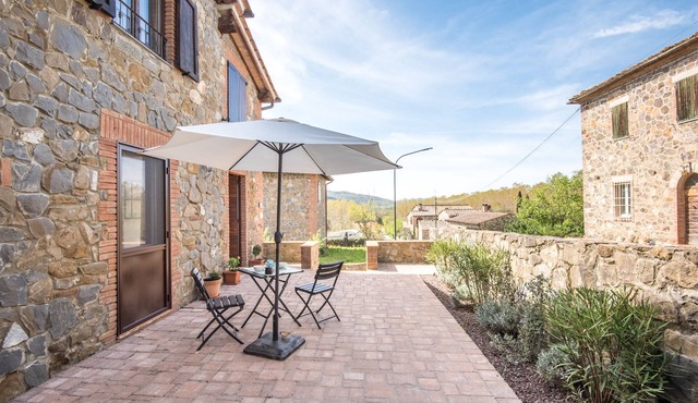 Apartment 'Casa Rossa In Tuscan Countryside' with Private Terrace, Wi-Fi and Air Conditioning