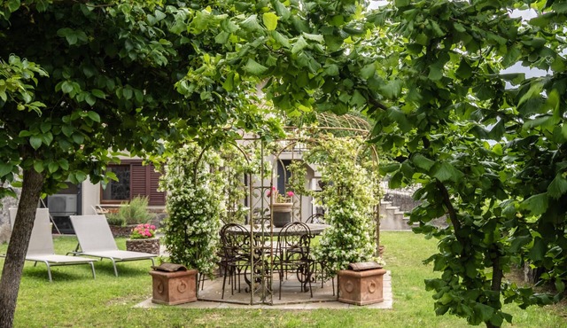 Apartment "Casetta Il Glicine" with Shared Pool & A/C