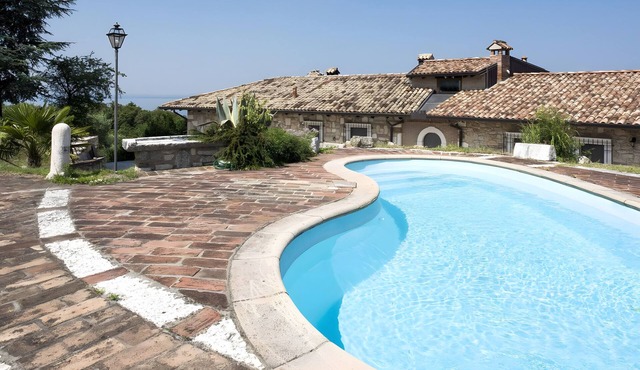 Apartment 'Castelmontioni 1' with Lake View, Wi-Fi and Air Conditioning