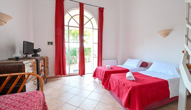 Apartment-Classic-Ensuite with Shower-Garden view