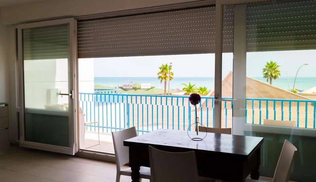 Apartment first row sea, air conditioning, flat screen TV,