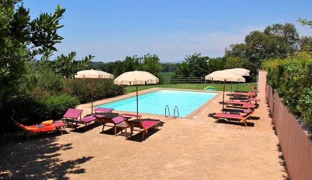 Apartment in Montalto near Lake and Pool
