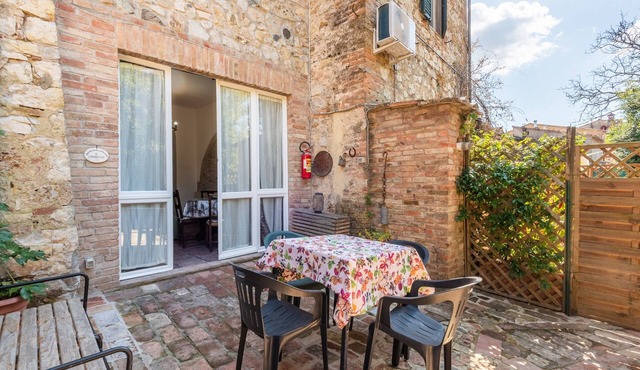 Apartment 'Il Caminetto - Antiche Dimore' with Shared Pool, Wi-Fi & Air Conditioning