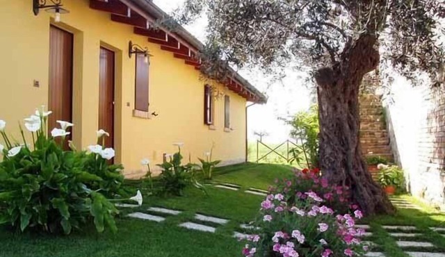Apartment in Notaresco with Private Parking