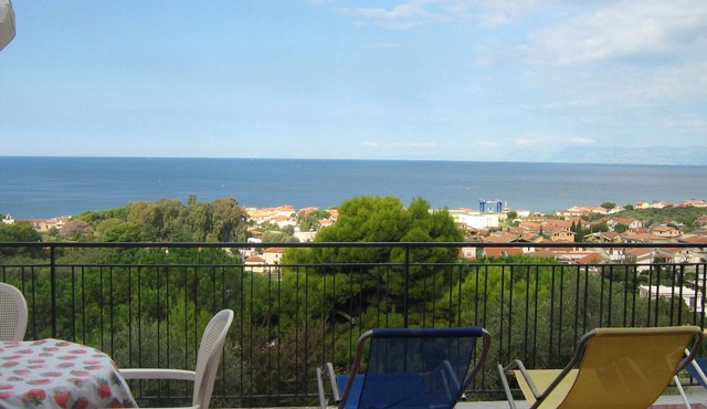 Apartment in private villa with splendid sea view and swimming pool
