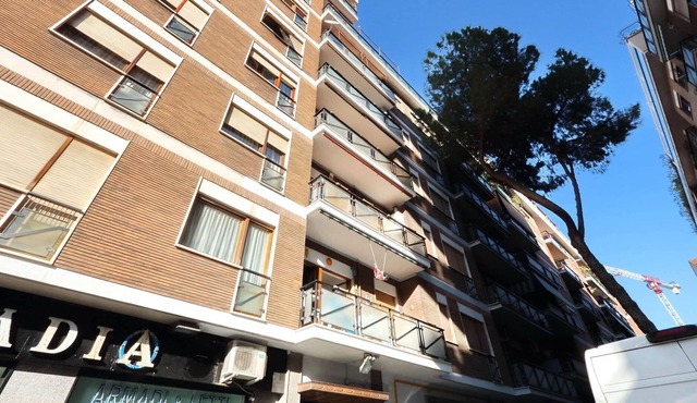 Apartment in Rome with 4 bedrooms sleeps 8