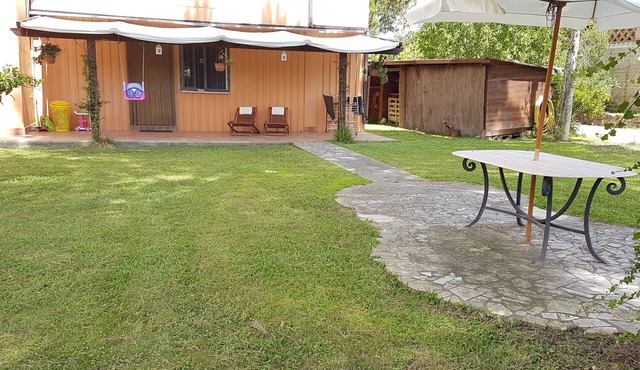 Apartment in villa on independent garden in a large park just renovated