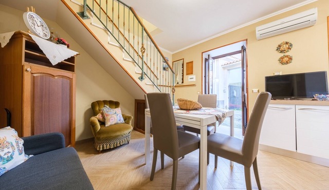 Apartment 'Domenico' with Balcony, Wi-Fi and Air Conditioning