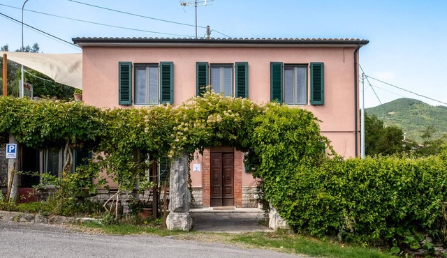 Apartment 'La Balena Rosa' with Private Terrace and Wi-Fi